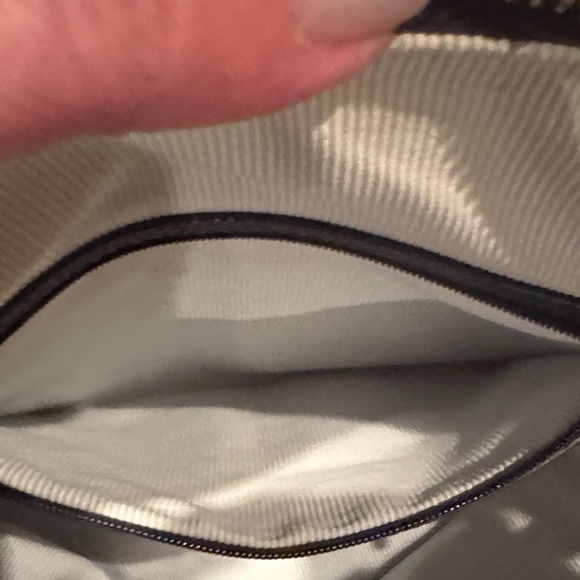 Radley London Smith Street leather zip-top shoulder/crossbody bag in navy blue - Picture 11 of 16